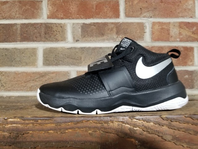 team hustle d8 youth basketball shoe