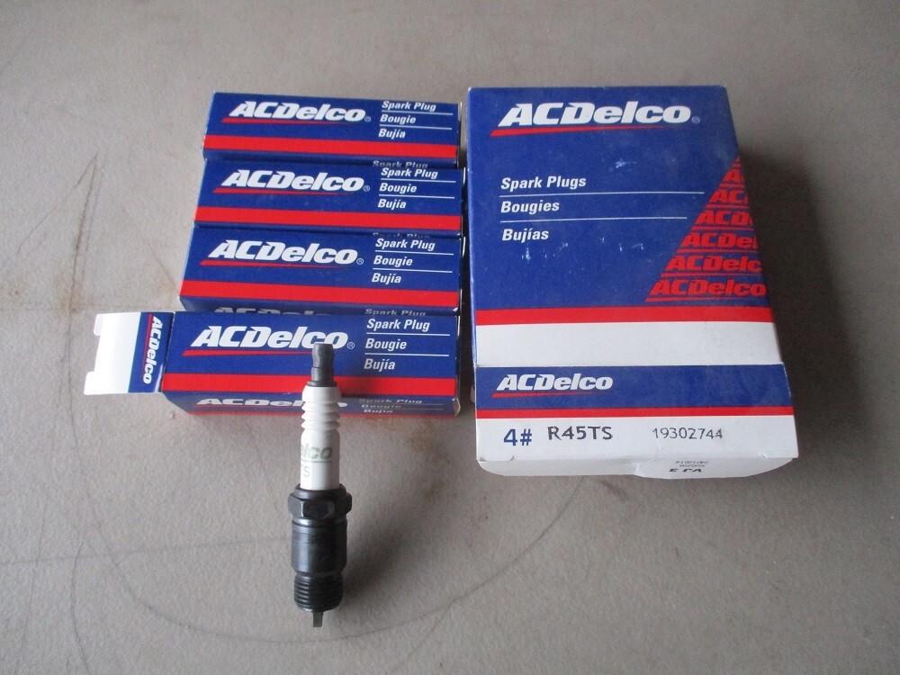 New NOS 4 AC Delco  Spark Plugs R45TS Champion RBL17Y