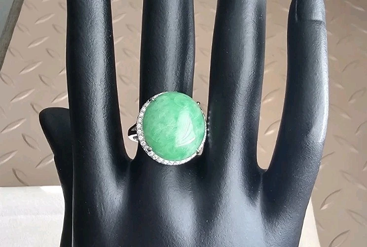 Anillo ajustable de circón cúbico de plata de ley 925 jadeíta verde Birmania Foto 2 de 4