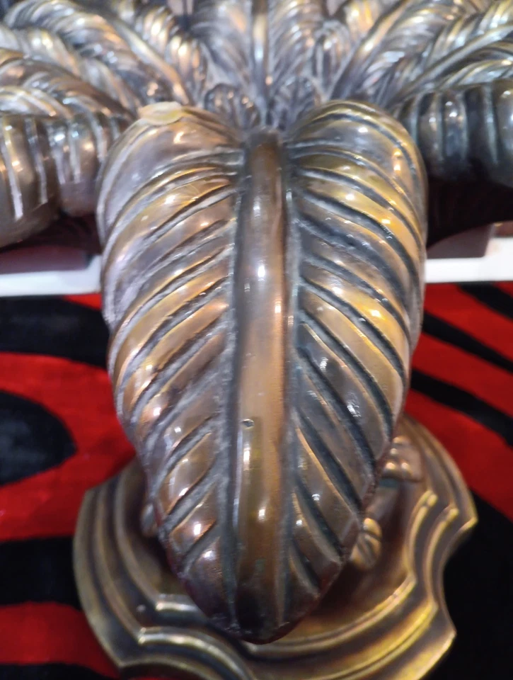 Base de mesa vintage de hoja de palma de bronce hecha a mano de 20"x23" madera recubierta de bronce Foto 2 de 4