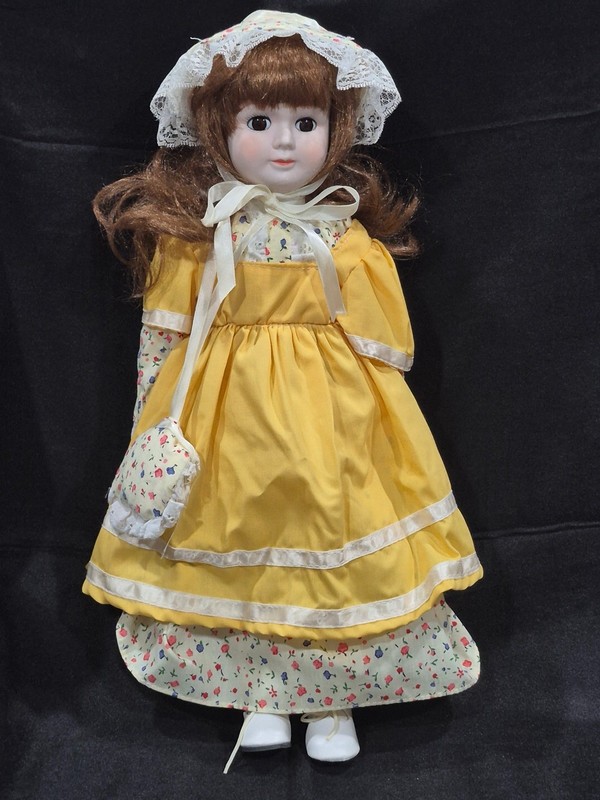 Vintage Authentic Heritage Doll HU14 16" Porcelain Musical Yellow Floral "New"