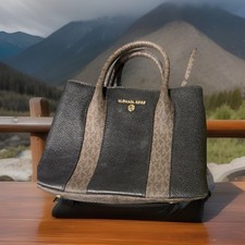 Michael Kors Austin Pebbled LeatherBlack & Br...