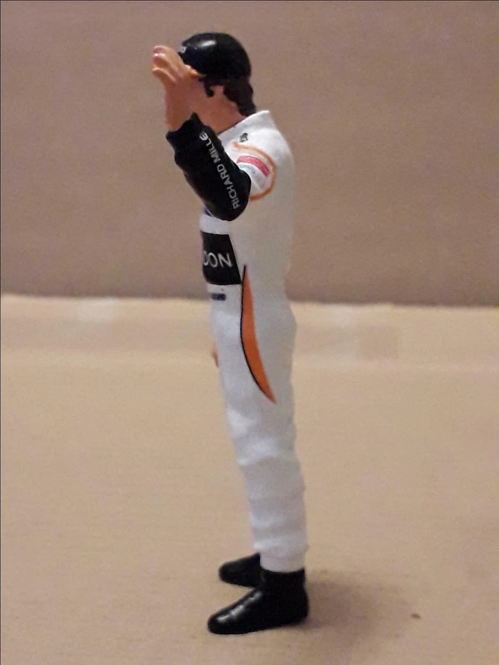 FERNANDO ALONSO 2018 McLaren MCL33 pilot Mini DRIVER FIGURE 1:18 RESINA - Immagine 4 di 4