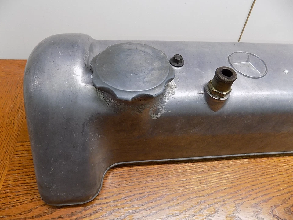 Mercedes Benz 230SL 1964 cubierta de válvula Foto 3 de 4