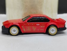 Prototipo de prueba de fábrica Hot Wheels 2025 color rojo-BMW 635 CSI-neumáticos de goma-B4
