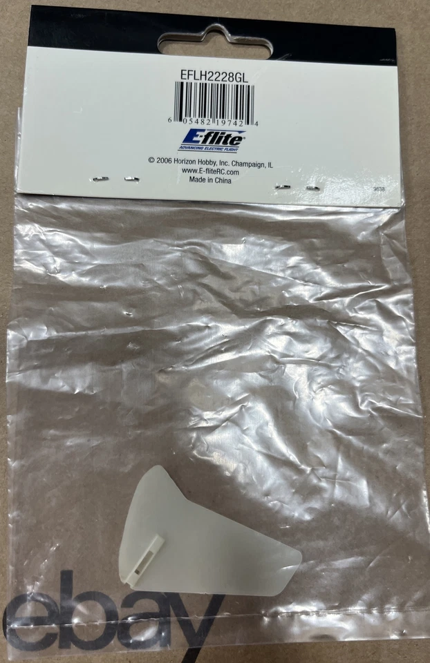 Blade EFLH2228GL Glow in the Dark Vertical Fin Set MCX - Image 2 of 2