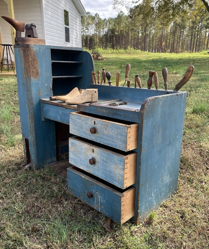 Banco Zapatero Azul Antiguo Raro con Herramientas y Pintura Azul Original Foto 2 de 4