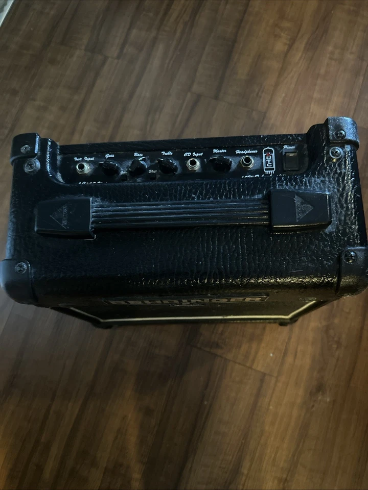 Amplificador de tubo Behringer AC108 Vintager 15 Foto 2 de 3