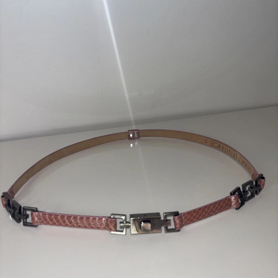 "Cinturón para mujer Carlisle de colección talla S cuero en relieve hebilla plateada 33"" rosa clásico" Foto 2 de 4