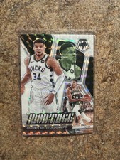 2023-24 Panini Mosaic - Montage Giannis Antetokounmpo #15 White Mosaic Prizm /25