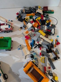 LEGO HUGE LOT 10 LBS 24 Minifigs Airplane Police Fire city 60103 60044 7893