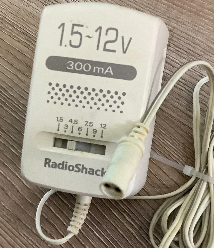 Adaptador de CA RadioShack Vintage, Modelo 273-1662A, 1.5-12V 300 mA Cable de Alimentación Blanco Foto 3 de 4