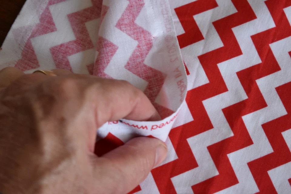 18" Long, Red & White Chevrons, Riley Blake/"Chevron"/RBD/C340, N2187 - Image 4 of 4