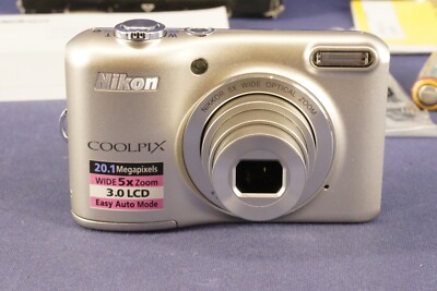 Nikon Coolpix L28 Digital Kamera 20.1MP Kompakt, 5x Zoom in OVP