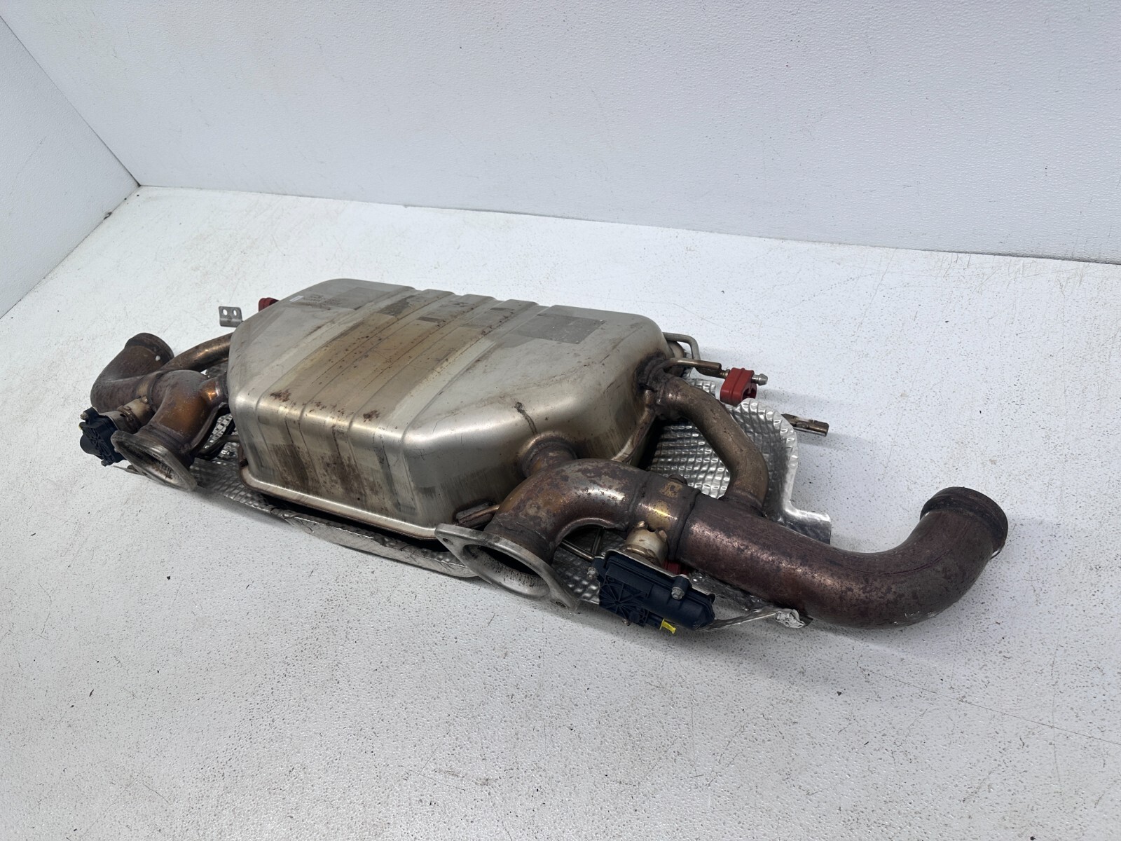 Rear Exhaust Muffler Silencer Tail Pipe V12 HY53-5230-AE Aston Martin DB11 17-23
