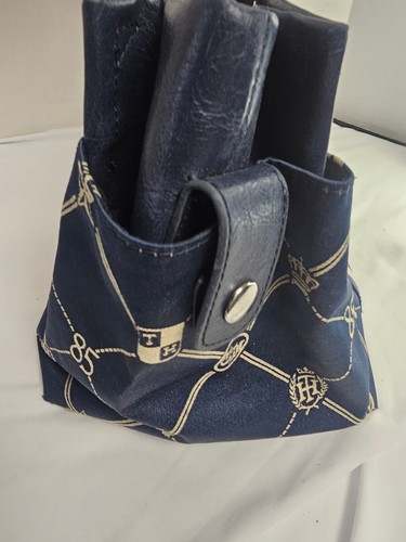 Borsa tote Tommy Hilfiger, con tracolla blu navy Lion TH Crowns - Foto 6 di 11