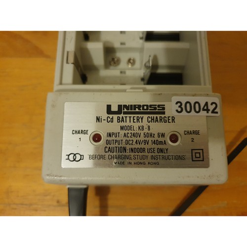 Uniross KB-8 Battery Charger 9/2.4VDC 140mA NI-CD LED Indicator UK Wall Plug - Picture 2 of 7