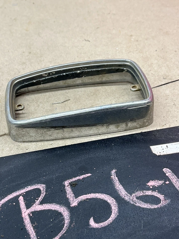 Marcador de señal de bisel de luz de parque Plymouth Duster 1970-72 Mopar usado 1971 1971 1971 Foto 4 de 4