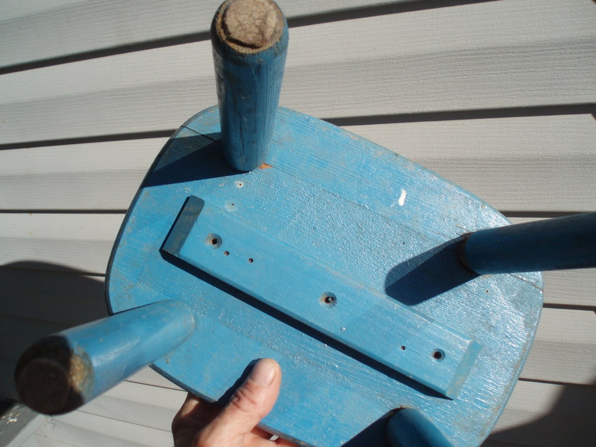 PRIMITIVE ANTIQUE WOODEN MILKING STOOL ORIG BLUE PAINT RUSTIC FARM COUNTRY BARN