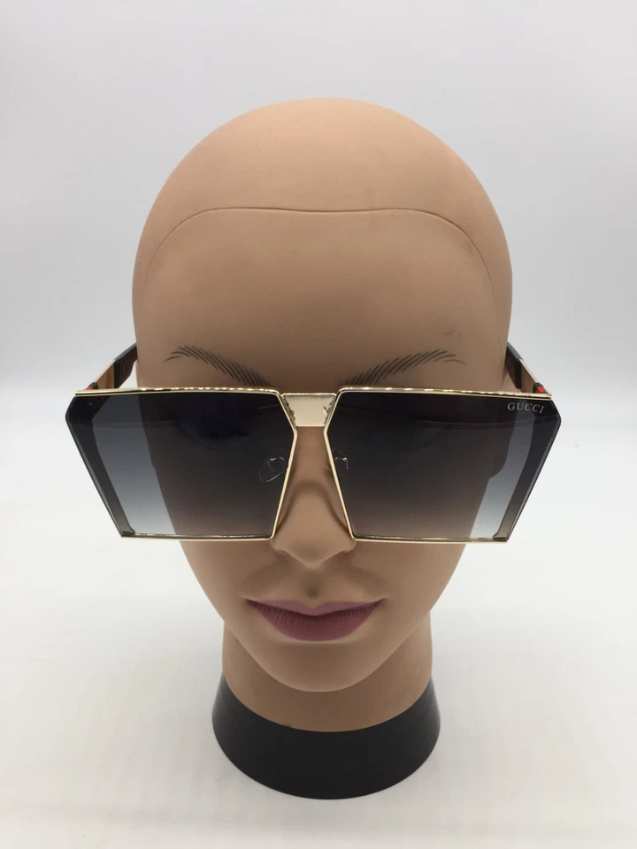 Gucci Women's Full Rim Gold Frame Trendy Sunglasses 52-16-145 Green Lenses - Image 2 of 4