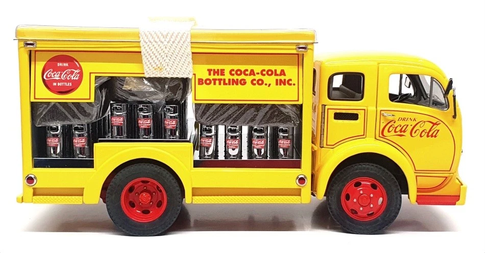 Danbury Mint 1/24 Scale DMCC1955 - 1955 White Coca-Cola Truck - Yellow - Image 3 of 4