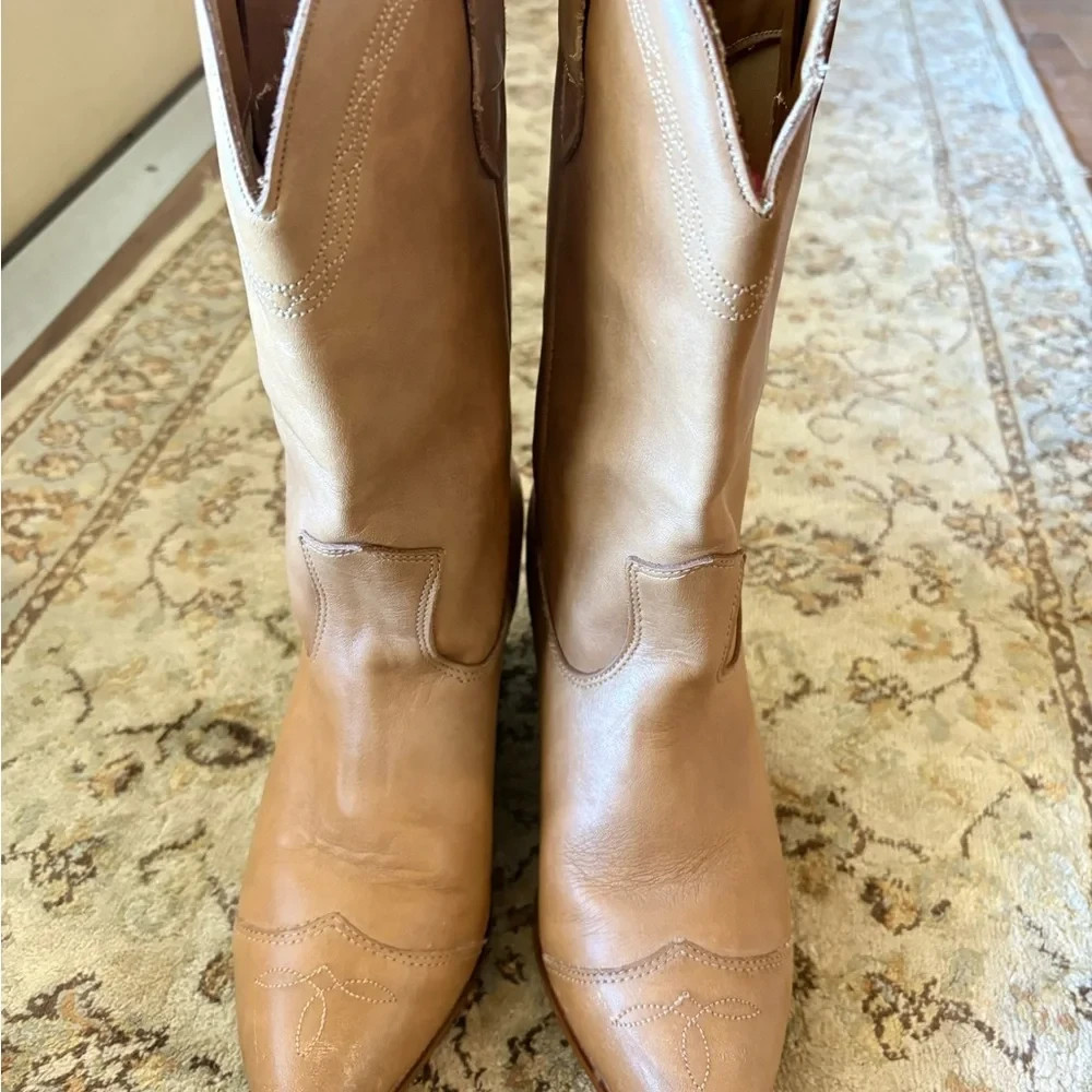 Frye vintage tan/beige women’s cowboy boots
