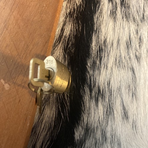 AUTH LOUIS VUITTON BRASS LOCK AND KEY SET. - Picture 3 of 3
