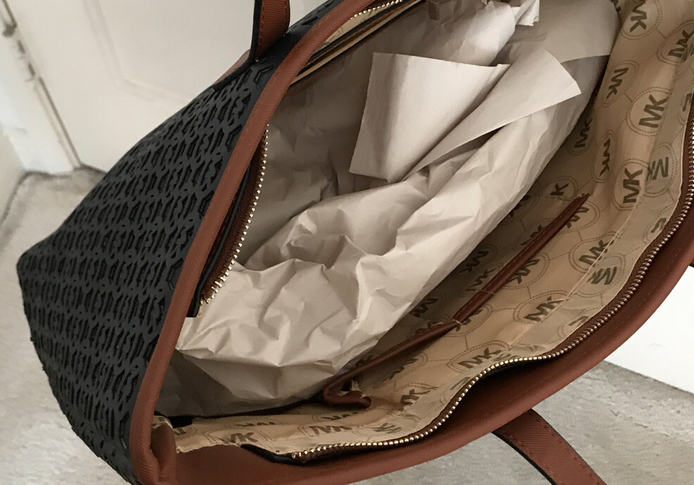 MICHAEL KORS  LARGE MULTI FUNCTION TOP ZIP HAND B… - image 8