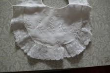 Vintage Puppe / Baby L&auml;tzchen mit Blumenmuster