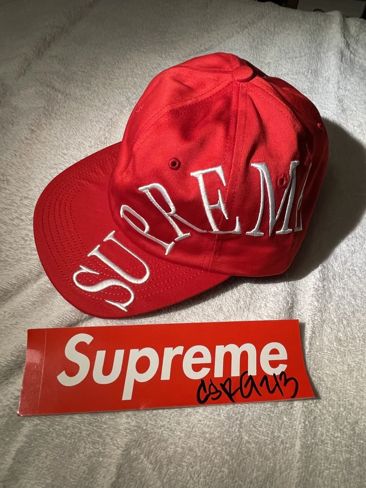 Capuchon Supreme Side Arc 6 panneaux SS18 rouge flambant neuf