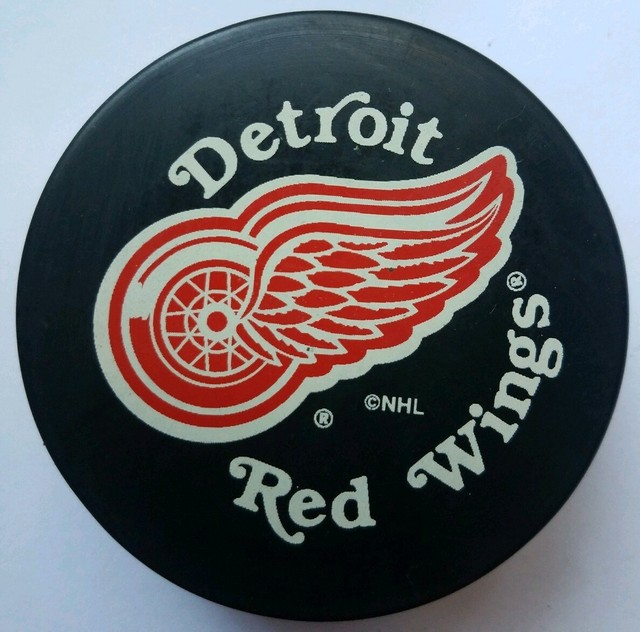 DETROIT RED WINGS NHL OFFICIAL INGLASCO VEGUM HOCKEY PUCK MADE IN