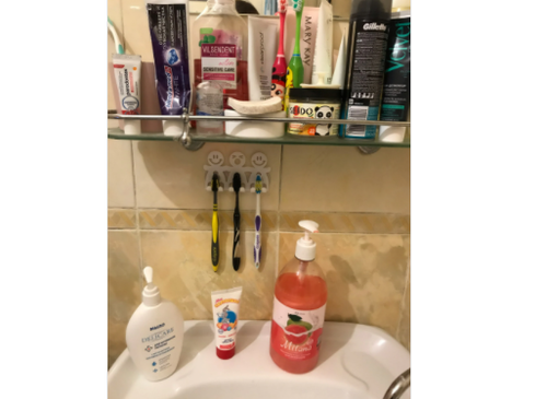 Toothbrush Holder Wall Mounted Suction Cup Cute Cartoon Smile Bathroom Accessory - Picture 4 of 4