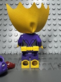 LEGO Batgirl minifigure ( 70906, 70902, 70917 ) Dark Purple Suit, Yellow Cape
