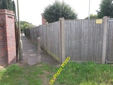 Photo 6x4 Tuckton: alleyway to Iford Close Christchurch/SZ1592 A drivewa c2016