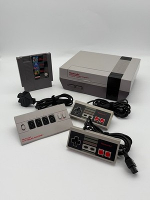 Nintendo NES Super Set mit Originalverpackung mit Spiel und 4 Action Controller