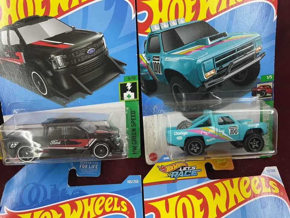 NEW HOT WHEELS DIFFERENT MAKES AND MODELS - Image 3 of 4