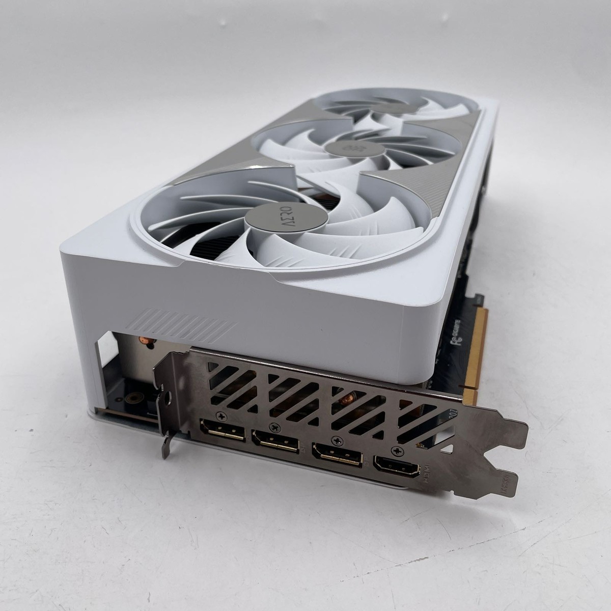 GIGABYTE GeForce RTX 4090 AERO OC 24G GV-N4090AERO Graphics Card