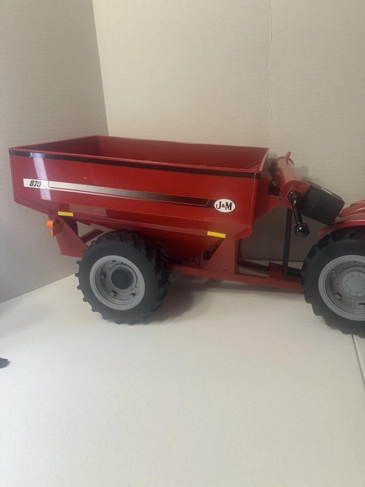 ERTL Big Farm 1/16 Case IH Puma 215 Tractor with J&M Grain Cart Wagon - Image 3 of 4