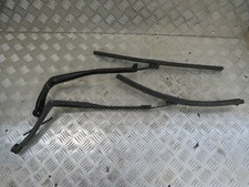 Nissan GTR GT-R R35 2010 GTR Paar Scheibenwischerarme mit Blättern RHD