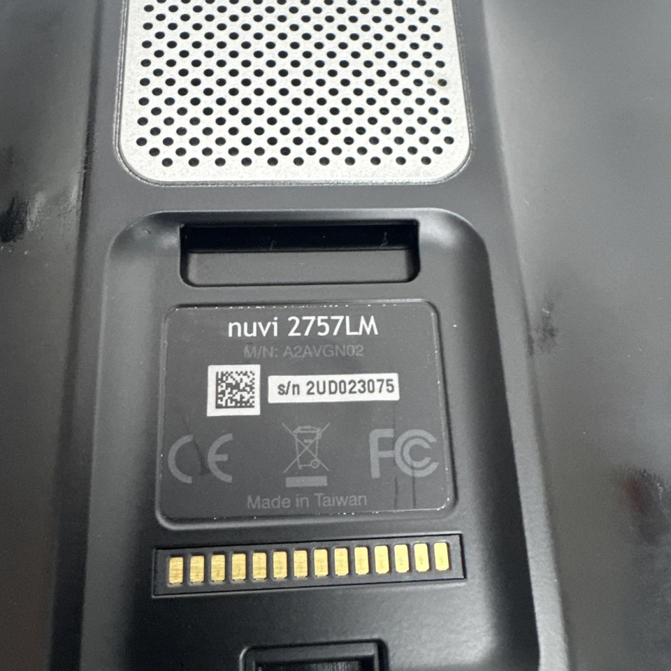 GARMIN nüvi 2757LM (N. America) 7" GPS Navigator W/ Weighted Holder - Image 4 of 4