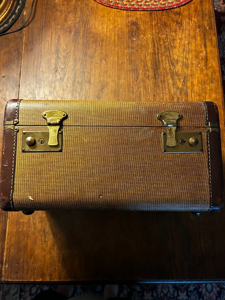 Vintage 1940-50's Small Cedar Lined Brown/Tan Tweed/Leather Trim/ Train case - Image 2 of 4