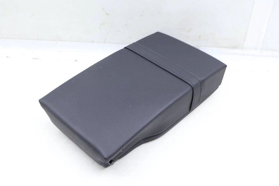 2015-2021 MERCEDES-BENZ C63 AMG S - REAR Center SEAT Armrest / CUP Holder - Image 4 of 4