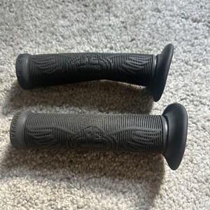 SE Bikes BMX Black Wing Handlebar Grips 5-1/2" Long fits 7/8" Handlebar - Used