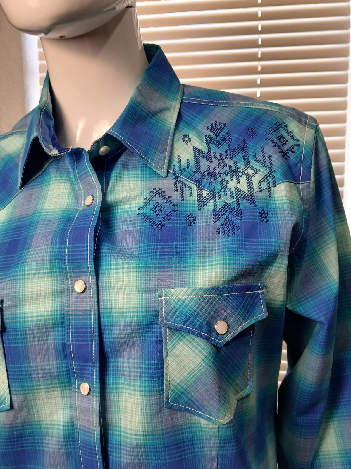 Pendleton Women's Western Plaid  snap Button Shir… - image 3