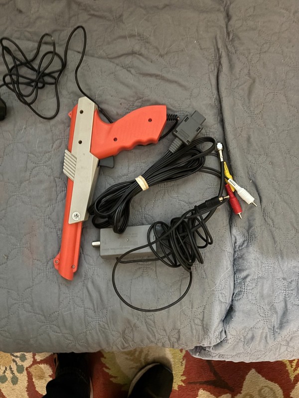 Lot Nintendo ZAPPER Light Gun AND CABLES---ONE CABLE IS FOR SUPER NINTENDO