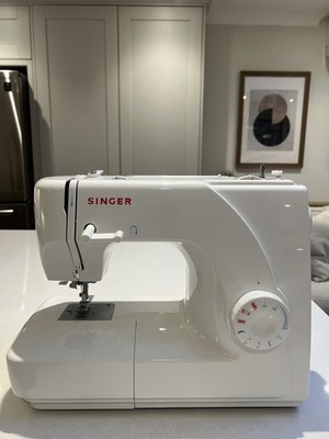 Singer Model 1507 Nähmaschine elektronische Leistungssteuerung mit Pedal & Zubehör