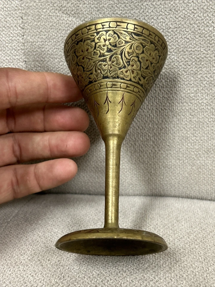 Jarrón antiguo de latón grabado a mano taza islámica mermelada de whisky raro de colección Foto 2 de 4