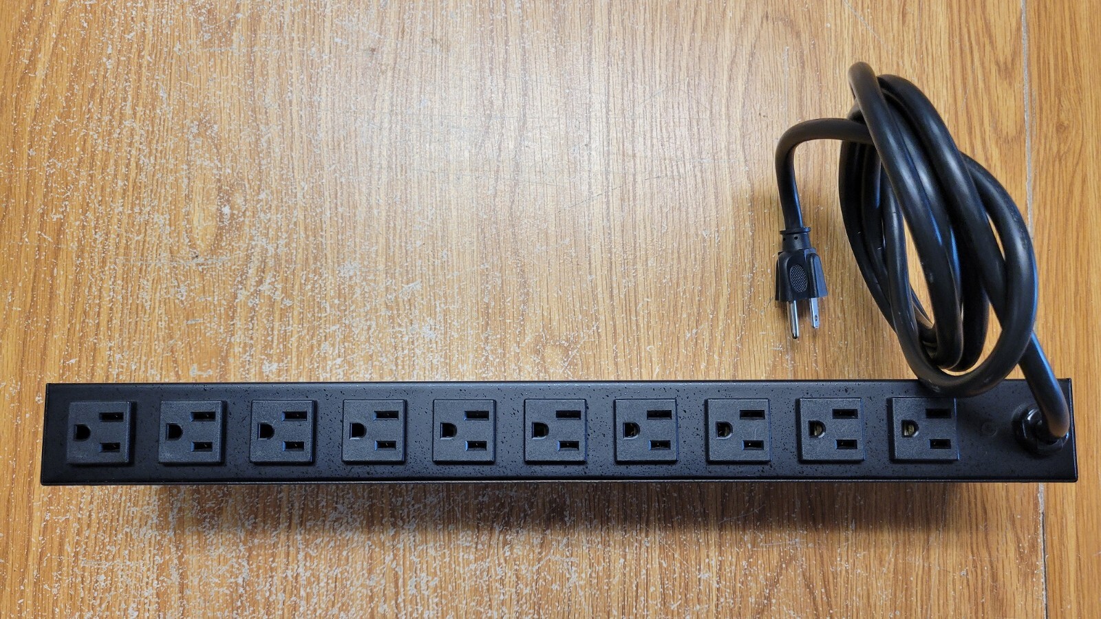 StarTech 16 Outlet Rack Mount Power Distribution Unit (PDU) - Model RKPW161915