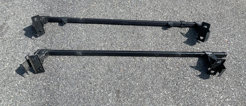 Barras transversales cuadradas Thule portaequipajes de techo con paquete de pies 50" 49,5" para canalón - sin cerraduras Foto 4 de 4