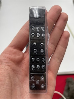 Puckator Sk200 Set If 5 Dice With Inlaid Skulls 